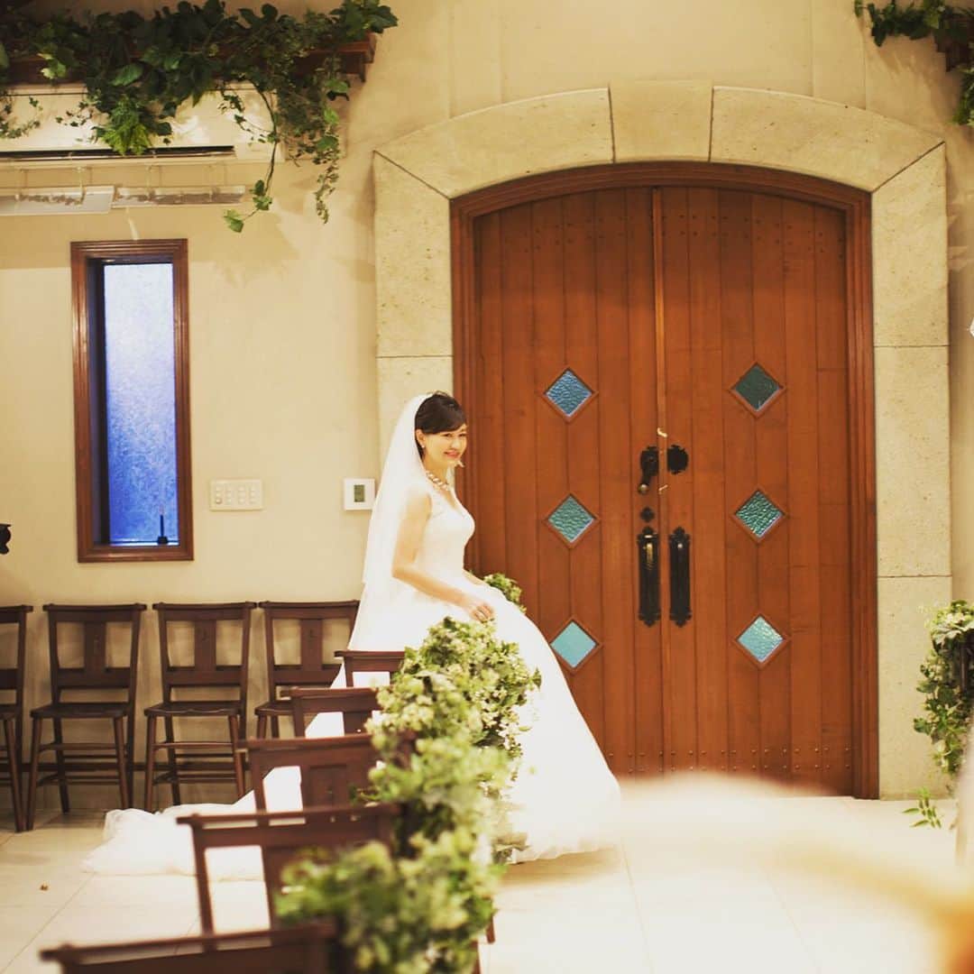 The Sally Garden（ザ サリィガーデン）さんのインスタグラム写真 - (The Sally Garden（ザ サリィガーデン）Instagram)「. . 海外の結婚式では一般的なファーストミート ✨ パーティースタート前の2人の時間も大切に🌿 . .  #ファーストルック #ファーストミート . . -----おすすめフェア情報----- 【9月1日(日)★特別フェア】 ガーデン×貸切邸宅×絶品試食×最新トレンド紹介 . 今回はなんと 無料試食に加え、 「何から始めればいいかわからない」 そんな二人に、経験豊富なスタッフが 海外のトレンドやサリィガーデンの 結婚式を実例でご紹介します！ . . きっと“ふたりらしさのヒント”が見つかるフェアです♩ . 詳しくはプロフィールのHPから!! ・。*・。*・。*・。*・。*・。*・ . . 🏠公式ホームページは @the_sally_garden のURLから💕 ☞http://sally-garden.jp/ . ． ・。*・。*・。*・。*・。*・。*・ サリィ"５大"おすすめPOINT👰♡ ・。*・。*・。*・。*・。*・。*・ （１）完全貸切ウエディング🏠💕 . 鮮やかな緑と光が包む。 別荘に友人や家族を招くようにリラックスできる空間 . ┈┈┈┈┈┈┈┈┈┈┈┈┈┈┈┈┈┈┈ （２）360度ゲストを囲むガーデン挙式🌿 . 憧れのガーデン挙式と 人気のラスティックウェディングが叶う . ┈┈┈┈┈┈┈┈┈┈┈┈┈┈┈┈┈┈┈ （３）ゲストの喜びが鍵になる👰🤵✨ . ふたりの想いやイメージを汲み取り、 おもてなしのプロとしてチームサリィが 一丸となり理想のウエディングを創り上げます。 . ┈┈┈┈┈┈┈┈┈┈┈┈┈┈┈┈┈┈┈ （４）笑顔が広がる美食🍽💕 . 幅広い年齢層から支持される美食 お箸で年配ゲストも食べやすい気配りも。 . ┈┈┈┈┈┈┈┈┈┈┈┈┈┈┈┈┈┈┈ （５）アクセス🚘🌟 . 最寄り駅から5分!! 国道50号線付近にあり各方面から訪れやすい。 ・。*・。*・。*・。*・。*・。*・。*・。*・ #ザサリィガーデン #gardenwedding  #wedding #bridal #花嫁diy #結婚式diy #日本中のプレ花嫁さんと繋がりたい  #花嫁さんと繋がりたい #結婚式準備中  #花嫁準備 #卒花嫁レポ #オリジナルウェディング #ウエディングアイテム #ゼクシィ #marry花嫁 #ウェディングニュース  #ウェディングレポ #ハナレポ #栃木 #群馬 #プレ花嫁 #結婚式 #卒花しました #2019年夏婚 #2019年秋婚 #2019wedding」8月24日 22時08分 - the_sally_garden
