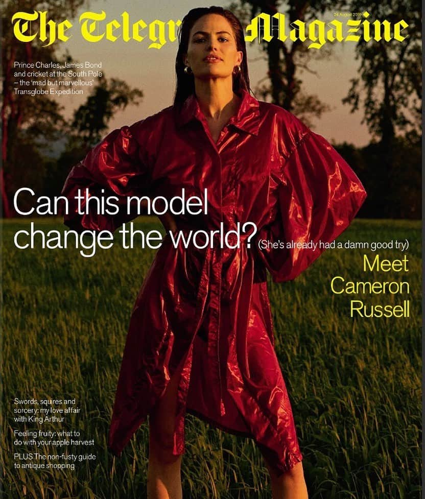 キャメロン・ラッセルのインスタグラム：「This cover! @yumnaaa and @ha.w.a and I schemed for weeks, all read @jennitaur's book How To Do Nothing, and shared essays and photos and references to work out how we were thinking about sustainability and how we wanted make images about it. We worked with @rachaelwangstudio who has made it her business to know sustainable fashion inside and out. Producers @tannproduction @akanagaki @js.sparro @abbeyfordd found all kinds of creative ways to manage a lean low footprint production. We borrowed art pieces from @cynthiaalbertoweaver and fabric made over 2 years according to indigenous Chinese practices from @angelchang_. Throughout we practiced "embracing and trying to inhabit somewhat fuzzier or blobbier ideas: of maintenance as productivity, of the importance of nonverbal communication, and of the mere experience of life as the highest goal" that Odell wrote about.」