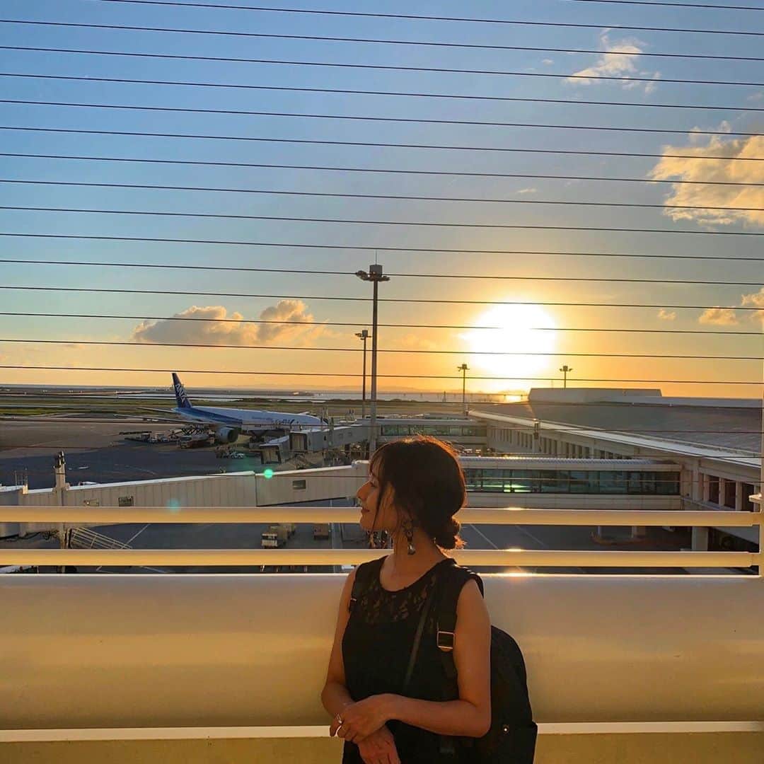 ヒガリノさんのインスタグラム写真 - (ヒガリノInstagram)「__ . もっとできるはずだ。 あしたも、がんばろう☺︎ . #gn #goodnight #sunset #okinawa #nofilter  #airport #okinawa #naha #tbt #201908」8月24日 22時20分 - __higarino__