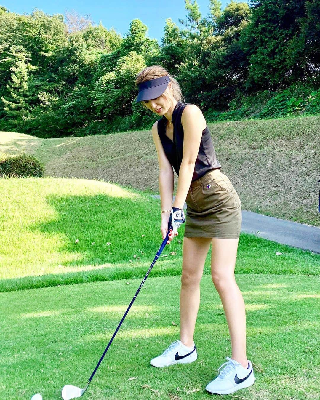 月本えりさんのインスタグラム写真 - (月本えりInstagram)「友達とゴルフ⛳️🏌️‍♀️ 今日は、すっごく調子良かった🥳 ゴルフのスタイリングは海外のプレイヤーを参考にしてて✨ シンプルでカッコいい感じイメージ😆 コルテッツのゴルフシューズ履きやすくて好き♡ 買って良かった👟 #golf #ゴルフ #saturday #nikegolf #championgolf #lululemon #cortez #sneakers #golffashion #styling #fashion #summer #beautifulday #happyhappy #⛳️」8月24日 22時26分 - eritsukimoto