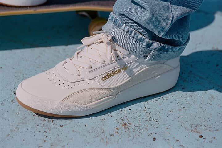 adidas Skateboardingさんのインスタグラム写真 - (adidas SkateboardingInstagram)「Aesthetic influence /// A proving ground since the ‘90s, Flushing Meadows remains iconic with its influence on the Liberty Cup. This white & gum colorway is now available. The full collection drops in stores and online at adidas.com/skateboarding on Sept 1 • #adidasSkateboarding #LibertyCup」8月24日 22時39分 - adidasskateboarding