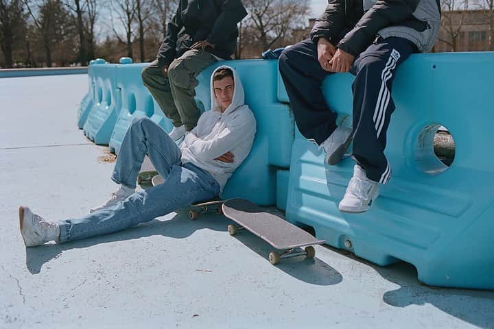 adidas Skateboardingのインスタグラム：「Aesthetic influence /// A proving ground since the ‘90s, Flushing Meadows remains iconic with its influence on the Liberty Cup. This white & gum colorway is now available. The full collection drops in stores and online at adidas.com/skateboarding on Sept 1 • #adidasSkateboarding #LibertyCup」
