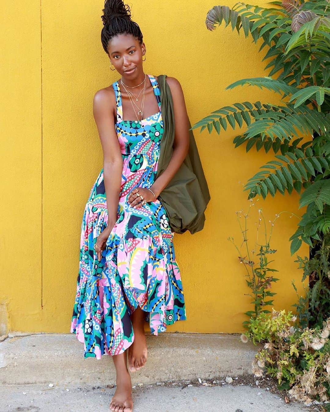 ジェイクルーさんのインスタグラム写真 - (ジェイクルーInstagram)「Spending the last 8 days of August in our brightest, boldest dresses (like this Ratti® print maxi on @adepa_foriwaa). 📸 by @keelerian」8月24日 22時41分 - jcrew