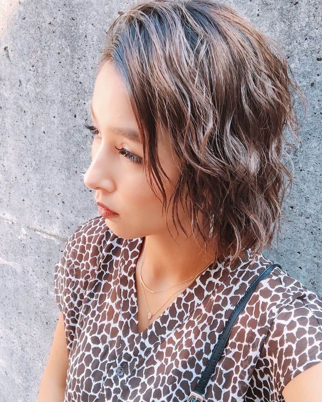 Hiiiiikoさんのインスタグラム写真 - (HiiiiikoInstagram)「♡ . . 髪の毛伸びたなぁ。 コテは26mmでミックスに巻いてます♡ 沖縄前には髪の毛染めに行こ🙃 . 今日のmake好評で良かった❤︎ やっぱり濃いmake好きだわぁ。 . . #コーデ#妊婦コーデ#妊娠5ヶ月」8月24日 22時43分 - marcella26