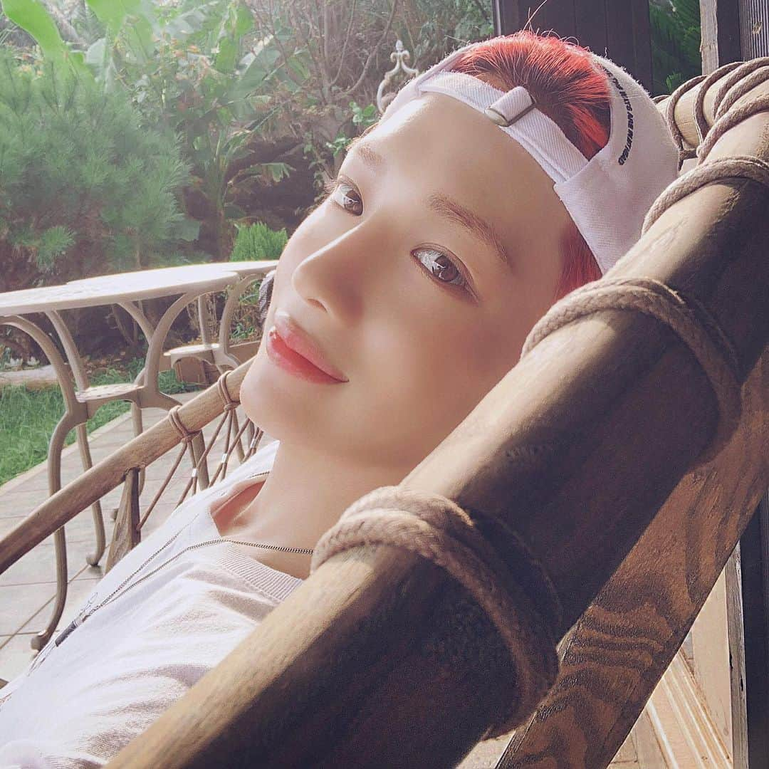 IN2ITさんのインスタグラム写真 - (IN2ITInstagram)「✈️⛱🏊🏻‍♂️☕️ ㅤㅤ #인투잇 #인투유 #IN2IT #IN2U #인호 #Inho #ENO #Hwanginho #Hwangeno #제주도 #즐거운 #가족 #여행 #수영장  #빨머황 #수영황 #로그」8月24日 22時43分 - official_in2it