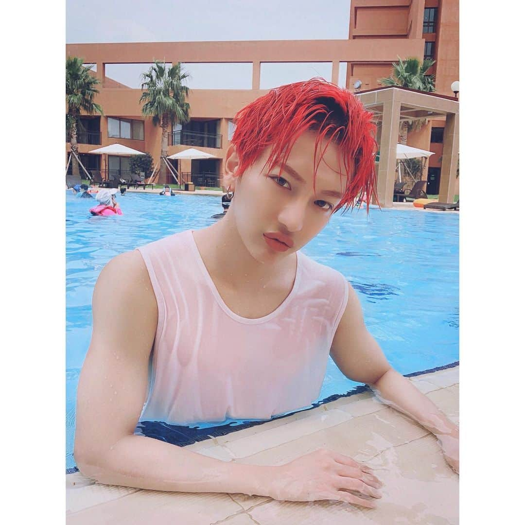 IN2ITさんのインスタグラム写真 - (IN2ITInstagram)「✈️⛱🏊🏻‍♂️☕️ ㅤㅤ #인투잇 #인투유 #IN2IT #IN2U #인호 #Inho #ENO #Hwanginho #Hwangeno #제주도 #즐거운 #가족 #여행 #수영장  #빨머황 #수영황 #로그」8月24日 22時43分 - official_in2it