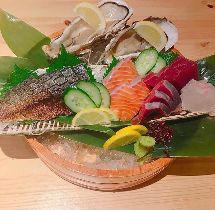 北海道知床漁場 伊丹店さんのインスタグラム写真 - (北海道知床漁場 伊丹店Instagram)「生牡蠣、炙りしめ鯖、お造り盛り合わせです🤗✨ㅤㅤㅤㅤㅤㅤㅤㅤㅤㅤㅤㅤㅤ #知床漁場 #伊丹店 #北海道レストラン #オアシスタウン #居酒屋 #ランチ #ディナー #宴会 #飲み放題 #海鮮丼 #鶏ザンギ #お造り #蟹 #生牡蠣」8月24日 22時44分 - shiretoko_itami