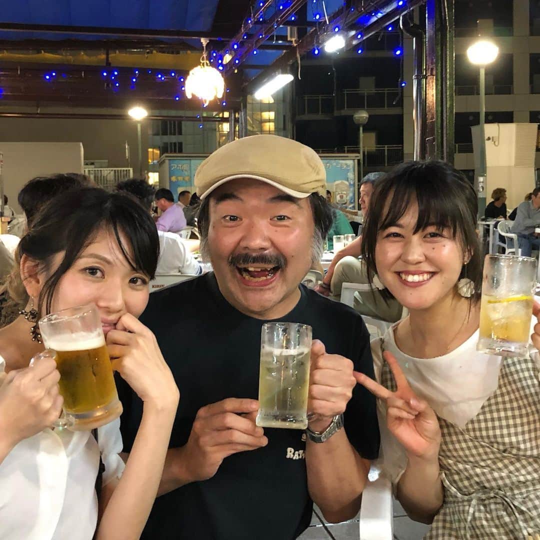 オカノアキラのインスタグラム：「ビヤガーデン 美女と一緒 #ビヤガーデン  #美女と野獣 #ビヤガーデン」