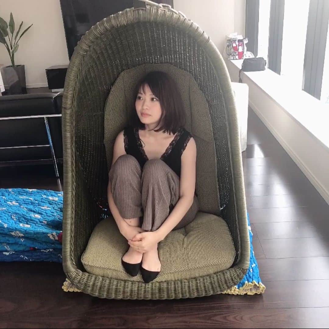 三橋栄香さんのインスタグラム写真 - (三橋栄香Instagram)「引越しーー！！！！ . の、お手伝いしてきた😂😂三橋がここ住みたいわ！！！！！ . . #兄の新居#素敵すぎ#ばぁちゃんが昔プレゼントしてた椅子ブランコみたいになるのだよ#なんまいだ〜」8月24日 22時57分 - mihashi_haruka