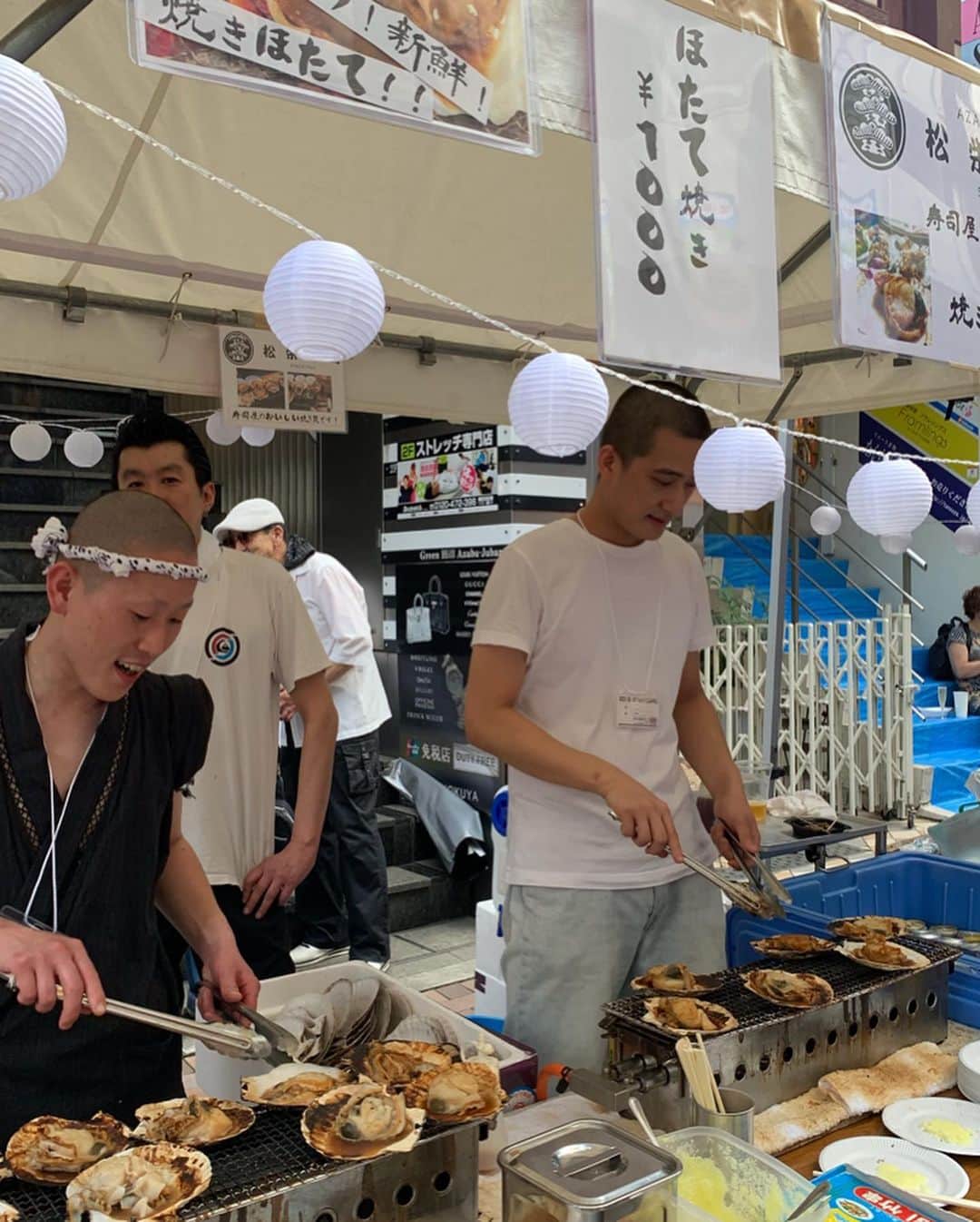 沢瀉美緒さんのインスタグラム写真 - (沢瀉美緒Instagram)「※ Summer festival at Azabujuban 🍉 . Special menu “Parfait” is exclusive  at Roppongi Hills store🍧 . 麻布十番祭りから、ヒルズまて お目当てのパフェを買いに✨ . Sakaiのお肉や、登龍の松茸春巻き 右京さんのトリュフおにぎりなど . 普段とは違ったメニューが食べられるのも楽しみの１つ。 . ルショコラアランデュカスでは 限定のパフェを🍧 . . #roppongihills #六本木ヒルズ #麻布十番祭り #ルショコラアランデュカス #lechocolatalainducasse #kimonomio #yukata #浴衣 #パルフェグラッセ」8月24日 23時14分 - mio_omodaka