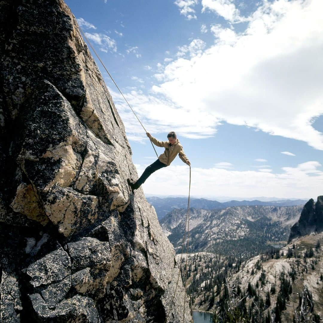 lifeさんのインスタグラム写真 - (lifeInstagram)「A young boy climbs a mountain in Bighorn Crags, Idaho, circa 1961. (Michael Rougier—The LIFE Picture Collection/Getty Images) #Idaho #vintagecolor」8月24日 23時16分 - life