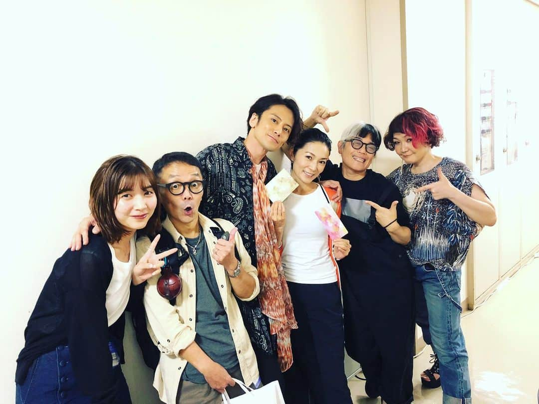 マルシアさんのインスタグラム写真 - (マルシアInstagram)「今夜は学びの時間でした♬  #小西遼生 君のライブを拝見し、 俳優小西遼生ではなく、 そこには 歌手小西遼生しかいなかった…  初めて拝見し、 こんな世界もあるんだ…と感心ばかりでした♬  オリエント急行ファミリーも何名かいらして懐かしく感じました… 仲間よ、楽しもうね♬ 今夜も感謝 #マルシア」8月24日 23時21分 - marciaknishiye