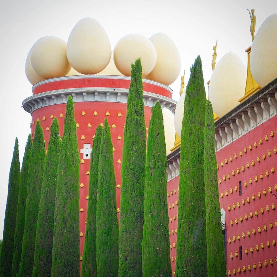 Eggs Conceptさんのインスタグラム写真 - (Eggs ConceptInstagram)「Salvador Dalí Theatre-Museum, Figueres 🎨✨ by 👉 Jean Loubert @jean.loubert 👈  #SalvadorDalí #Eggsconcept #salvadordali #dalí #surrealisme #Figueres #egg #eggs #ous #oeufs #yumurta #ægg #卵 #蛋 #яйца #달걀 #vajíčka #Jajka #Trứng #inspiremyinstagram #dailyart #photography #summer #august #agost #august #agost #augusti #августейший #août」8月24日 23時24分 - eggsconcept