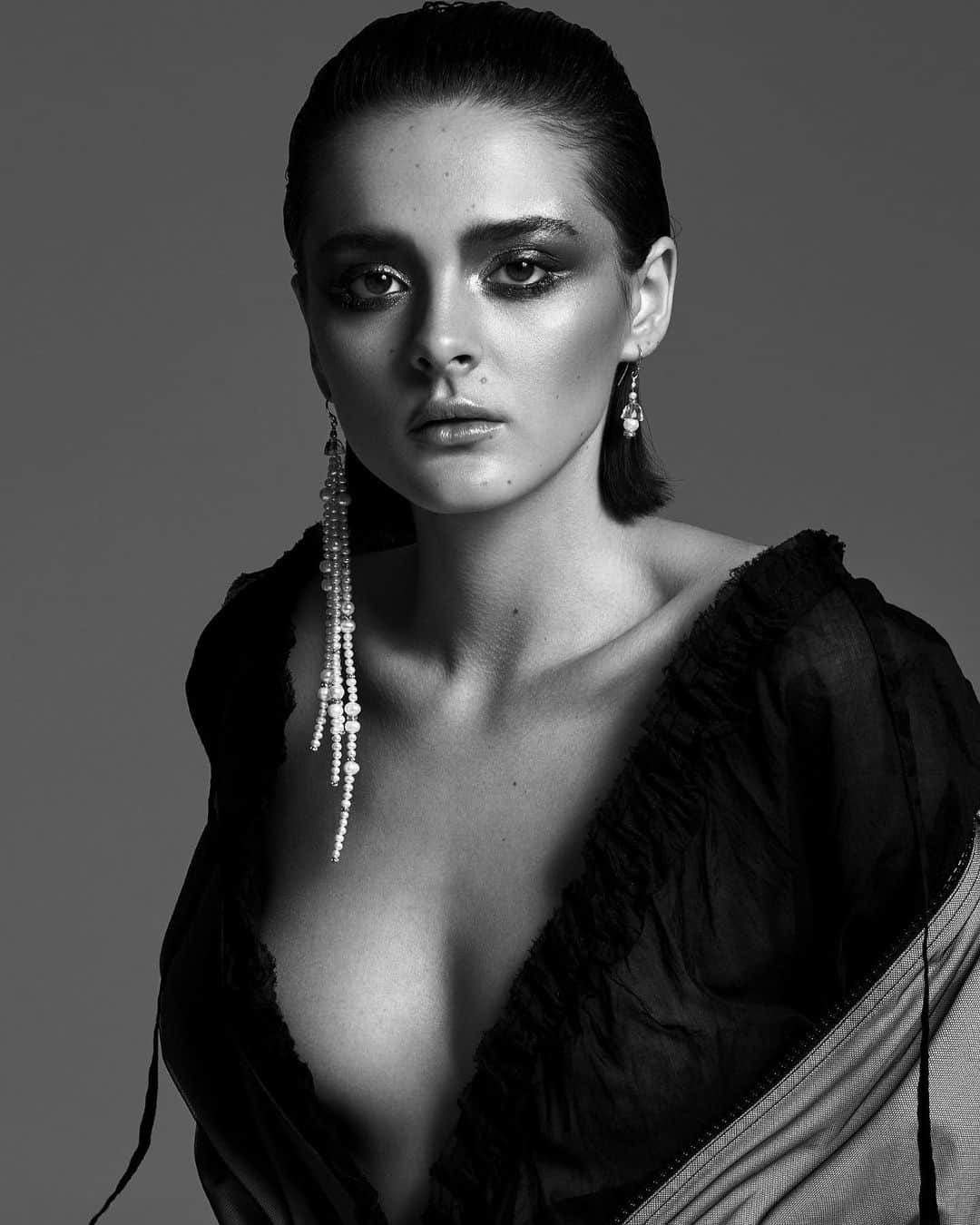ジャスティン・キャンベルのインスタグラム：「Love this girl!  @charlotteslawrence wearing @dsquared2 in the new issue of @tingslondon out now!  I had so much fun collaborating with some of my favorite people on this shoot. @kathyjeung is a dream to work with. @giannandreahair has been supporting me from the early days. @amarsana_style worked her butt off to elevate this shoot. So grateful to everyone who contributes their time, talent, and faith to me and my work 🙏🏻」