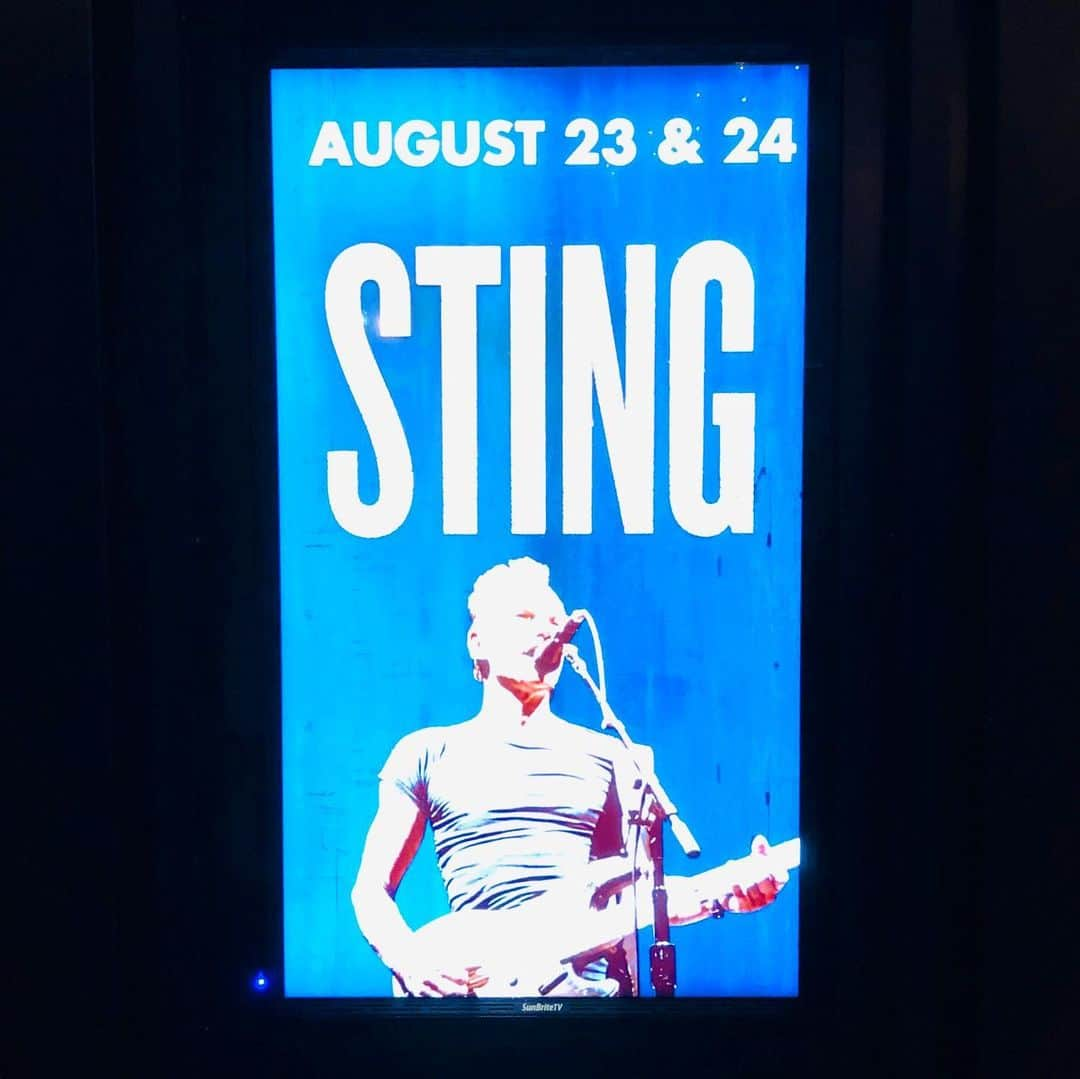 オカモト"MOBY"タクヤさんのインスタグラム写真 - (オカモト"MOBY"タクヤInstagram)「#STING @ Ravinia, #Chicago シカゴ北部にある野外音楽堂に、金曜とはいえ平日の夜に軽く見積もって1万5千人以上の観客。 頭から #Police 時代、ソロ、代表曲の連発。座席はプレミア価格、そして定価￥5,000くらいの芝生席には、例えるなら果てしなく続く #RSR のテントサイト、或いは花見。圧倒的に違う、生活と音楽の距離感。 #EveryBlessYouTake 8/23(Fri)」8月24日 23時40分 - moby_scoobiedo