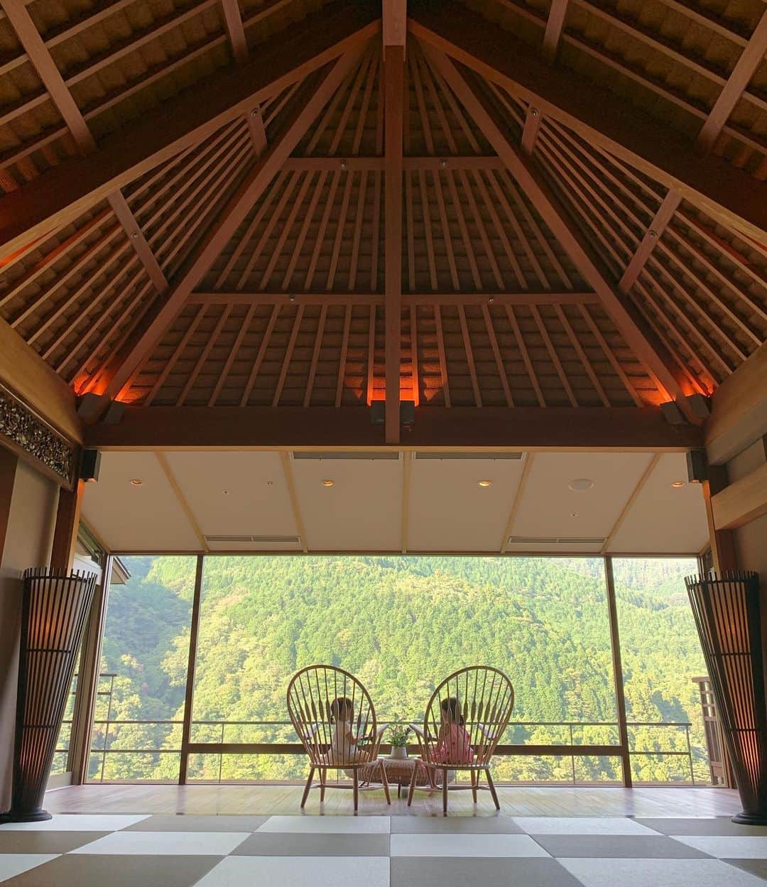 神谷美伽のインスタグラム：「1ヶ月遅れた誕生日旅行に連れて来てもらいました♨️😚友達に教えてもらった旅館が最高です。部屋にお風呂が2つあります🥺✨また泊まれるように、明日からも頑張ろうと思います。。寝るのが勿体ない😪  #箱根#温泉旅行 #バースデー旅行」