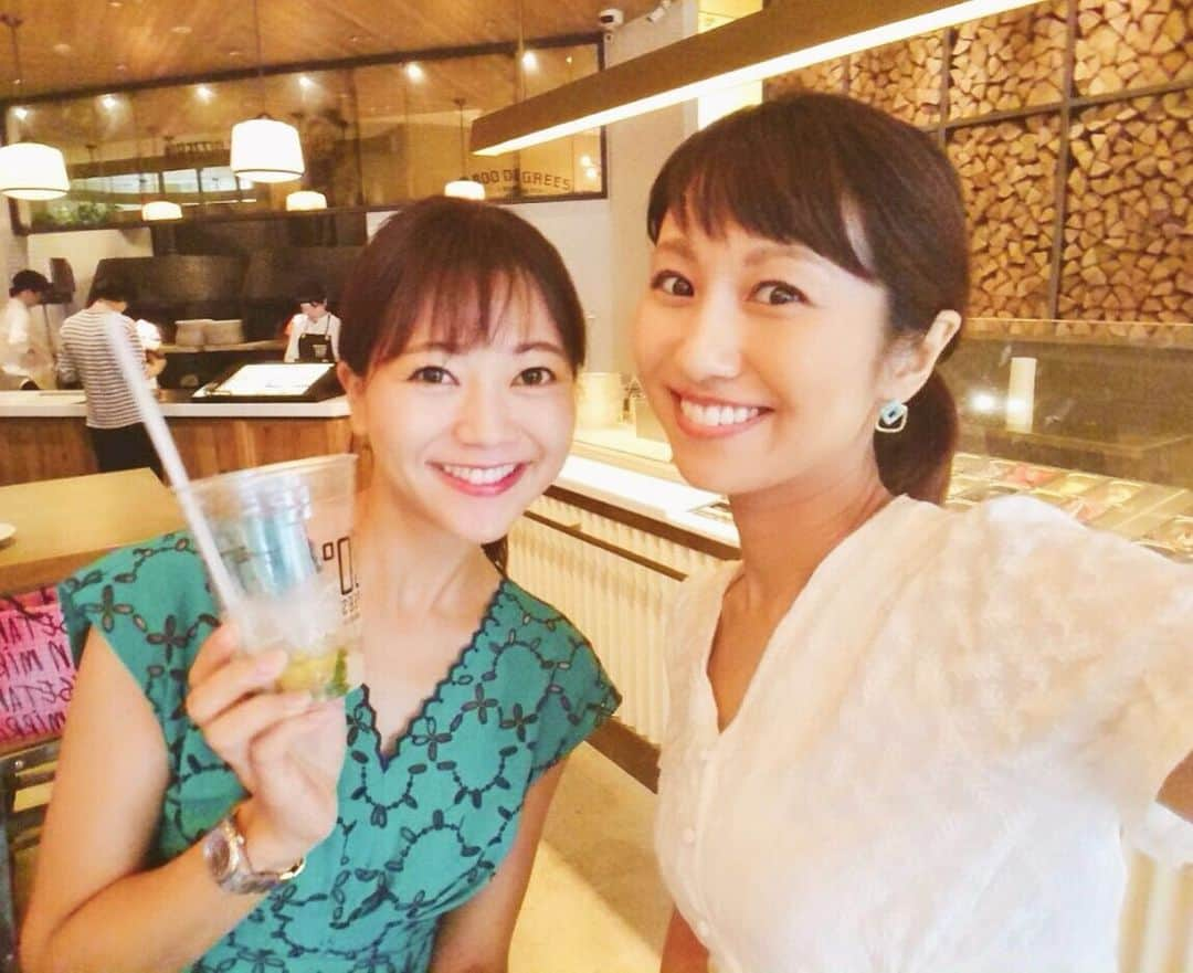 井上英里香さんのインスタグラム写真 - (井上英里香Instagram)「青山デート♡  可愛くて多彩な千佳ちゃん @sakaichikaaaa と🌻🍰☕️🍕💕 * 女子旅計画も🚃🤗✨ * * #休日 #フリーアナウンサー #フジテレビ #気象予報士 #陶芸 #toukito #酒井千佳 #井上英里香 #女子トーク #南青山 #800degrees #cafe #girls」8月24日 23時56分 - ribbonhome.erika