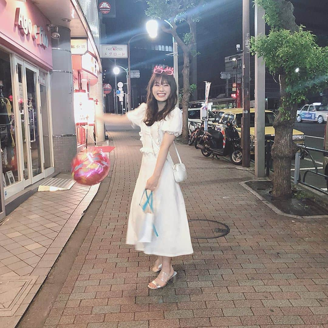 渋谷凪咲さんのインスタグラム写真 - (渋谷凪咲Instagram)「私事ですが、 今日で23歳になりました☺️🎈✨ . . 私は本当に周りの方に恵まれているなあと いつも感じます。。🥺 . . 共演者の皆様や、スタッフの皆様☺️ . . そしていつも支えてもらっている、 家族や友達、メンバーやスタッフさん、 . そして、私を包み込むようにあたたかく 応援して下さっている、大好きなファンの皆さん☺️ . . . こんな、とんちんかんな私ですが、周りの皆様のおかげで、自分はアイドルとして、楽しく活動させて頂けています！ . そんな恩を忘れず、これからも素敵な出会いを 楽しみに、そして大切に、一歩一歩、歩んでいきたいと 思います☺️ . . そして今年の目標は、何事も楽しみながら、 ひとつひとつを大切に頑張る事です♪ . . このような私ですが、これからもずっと皆さんと 一緒に、笑い合えますように、、、 . どうぞ今後共も、末永く宜しくお願いいたします🌷 . . #渋谷凪咲 #23才 #成長しながらも自分の大切な物は忘れず離さず大人になっていきたいです☺️ . . #写真はかなきちがお誕生日パーティーしてくれた時の〜🧁 #ありがとう♪」8月25日 0時03分 - nagisa_nikoniko