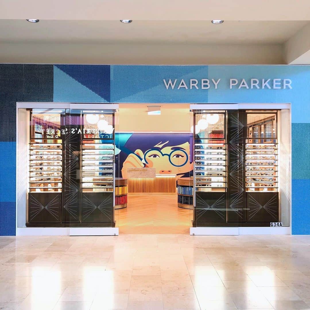 Warby Parkerのインスタグラム：「We're opening the doors to our newest store in Charlotte, NC today! You’re invited to help kick things off, browse our full assortment of glasses and sunglasses, and have a scoop from @JenisIceCreams. Swing by, Charlotte friends!」