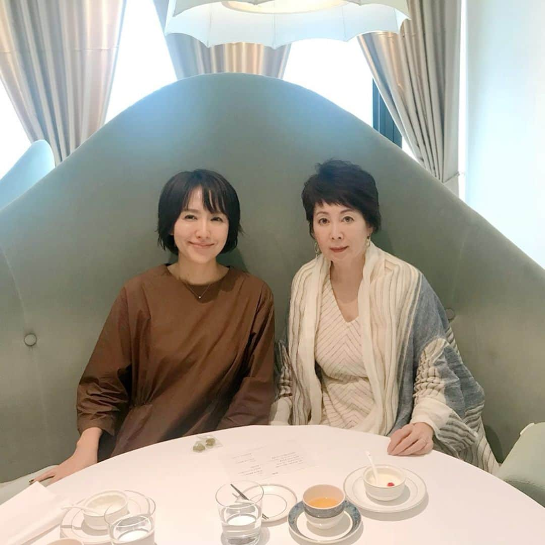 藤森香衣さんのインスタグラム写真 - (藤森香衣Instagram)「西太后のための、お料理 ・ 久しぶりに、厲家菜 (レイカサイ) 銀座 へ。  美容と、美意識についてのお話をするのに、 ぴったりなレストラン。  このお料理は、ほかの中華料理とは  全く別物です✨  処暑。 夏から秋へと移る、季節の変わり目なので、 食べ物から元気になりましょう。  #chinesecuisine #restaurant #Tokyo #ginza #michelinstar  #reikasai  #中国料理 #宮廷料理 #清王朝 #西太后 #料理 #レストラン #東京 #銀座 #ミシュラン一つ星  #医食同源 #コラーゲン #美容 #美意識 #処暑 #二十四節気」8月25日 0時06分 - kaefujimori