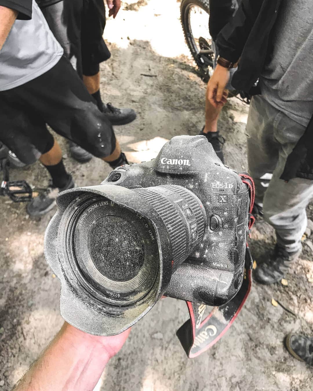 Canon UKさんのインスタグラム写真 - (Canon UKInstagram)「Look away people! 🙈 The powerhouse that is the EOS-1D X Mark II, by @dave_mackison.」8月25日 0時19分 - canonuk