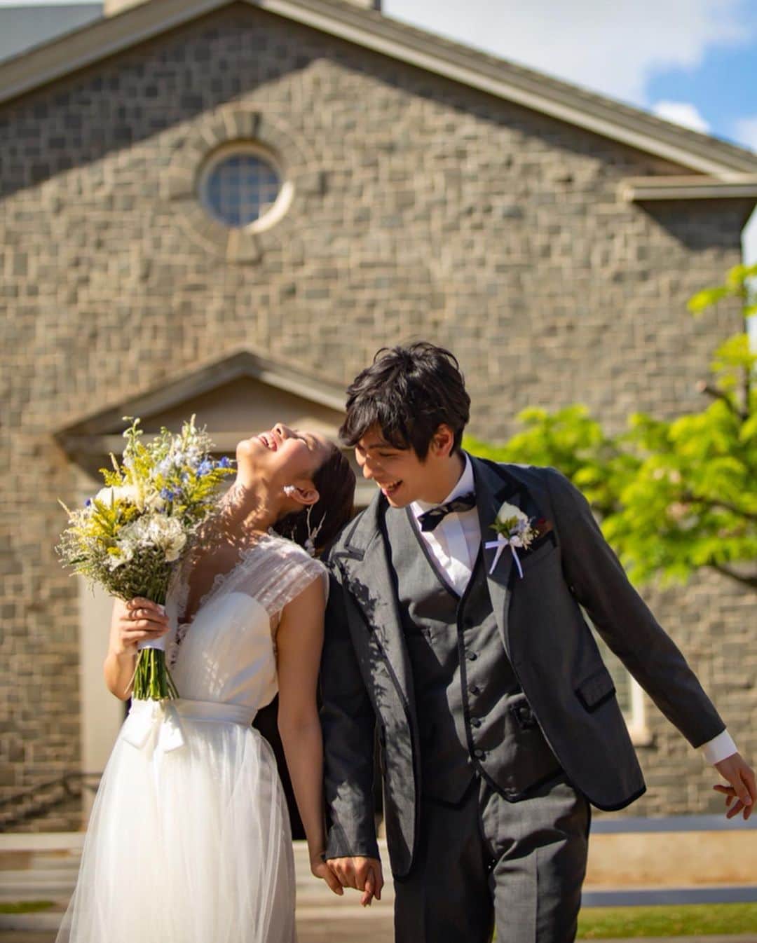 大見謝葉月さんのインスタグラム写真 - (大見謝葉月Instagram)「お仕事の写真♩ このドレスとブーケ可愛すぎた💐 レースがドットなの♡  @firstwedding  @firstwedding_photo  #firstwedding #hawaii #wedding #shooting #摄影」8月25日 0時12分 - h_a_z_k_i