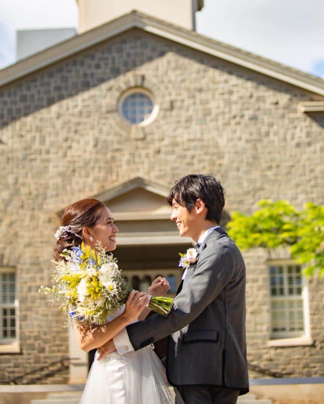 大見謝葉月さんのインスタグラム写真 - (大見謝葉月Instagram)「お仕事の写真♩ このドレスとブーケ可愛すぎた💐 レースがドットなの♡  @firstwedding  @firstwedding_photo  #firstwedding #hawaii #wedding #shooting #摄影」8月25日 0時12分 - h_a_z_k_i