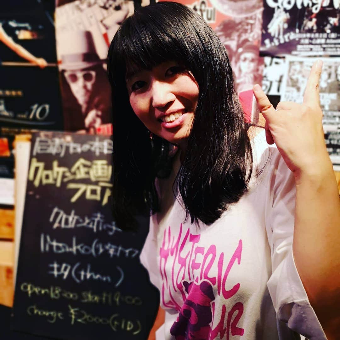 のインスタグラム：「Litsukoライブ終わりました！凄く楽しみにしてたから終わっちゃって残念な気持ちにもなるけどほんまに楽しかった！クロケンと赤子も急遽と思えないくらい良かったし、thanのキタさんが凄かった。何が凄いかは実物を是非一度みてもらいたい。来てくださった方々、誘ってくれたクロケンありがとう。自宅で一人打ち上げ中です。 #litsuko #thanキタ　#赤子　ソロライブ終わった　#一人打ち上げ」