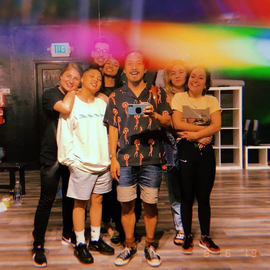 ショーン・エバリストのインスタグラム：「Surrounded by positive energy ☀️😌」