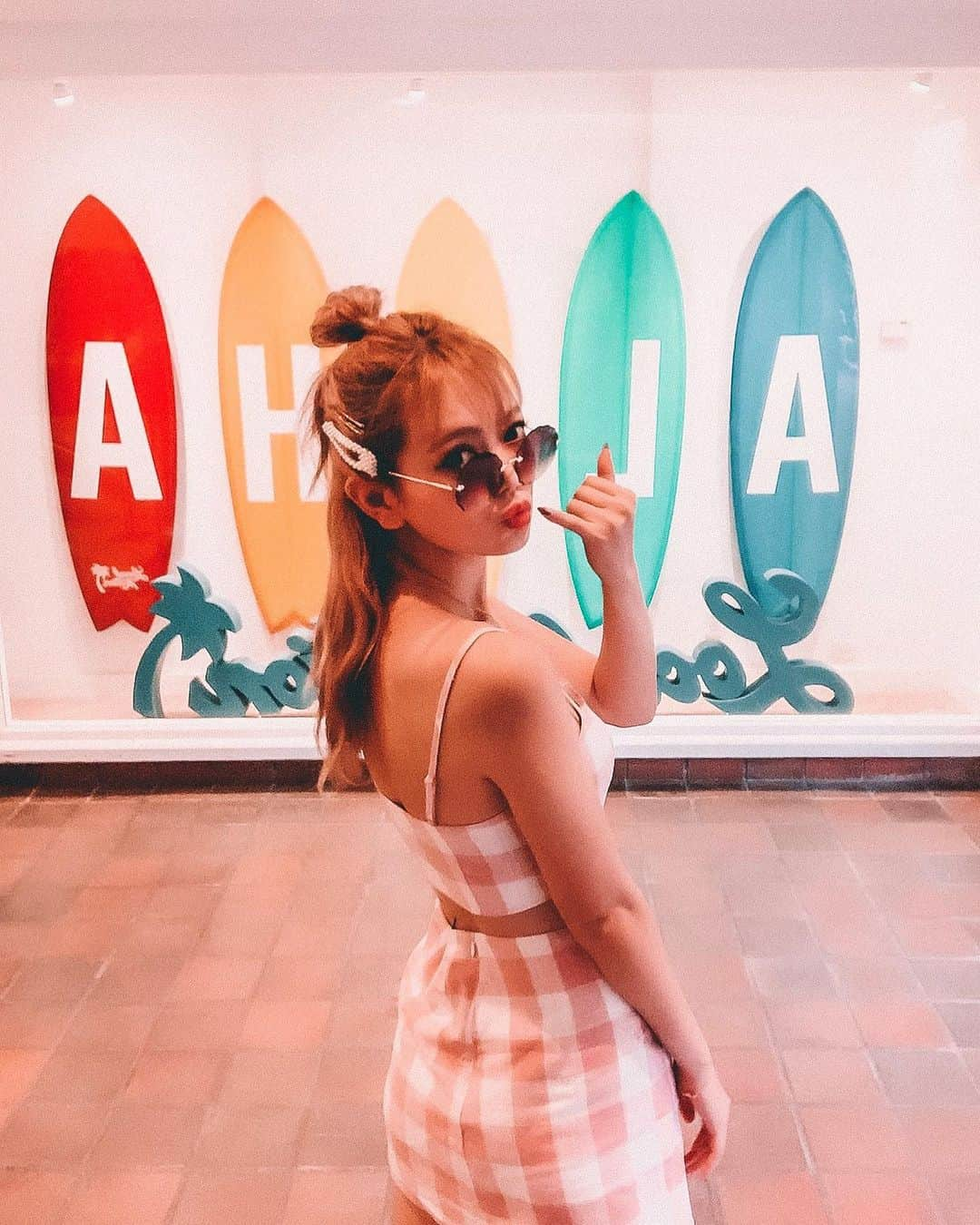 RUI ONUMAさんのインスタグラム写真 - (RUI ONUMAInstagram)「ㅤㅤㅤㅤㅤㅤㅤㅤㅤㅤㅤㅤㅤ ALOHA🏄‍♀️ ㅤㅤㅤㅤㅤㅤㅤㅤㅤㅤㅤㅤㅤ 夏が終わってしまう〜！ 早すぎる😭🌺 ㅤㅤㅤㅤㅤㅤㅤㅤㅤㅤㅤㅤㅤ まだ残ってるお祭りとか 花火大会あるのかなー？🌴 ㅤㅤㅤㅤㅤㅤㅤㅤㅤㅤㅤㅤㅤ sunglasses： @shop_mirage  ㅤㅤㅤㅤㅤㅤㅤㅤㅤㅤㅤㅤㅤㅤㅤㅤㅤㅤㅤㅤㅤㅤㅤㅤㅤㅤ ――――――――――――― ㅤㅤㅤㅤㅤㅤㅤㅤㅤㅤㅤㅤㅤㅤㅤㅤㅤㅤㅤㅤㅤㅤㅤㅤㅤㅤ 🗺 #ハワイ #Hawaii ㅤㅤㅤㅤㅤㅤㅤㅤㅤㅤㅤㅤㅤ 📍 #localmotion #localmotionhawaii  ㅤㅤㅤㅤㅤㅤㅤㅤㅤㅤㅤㅤㅤ ――――――――――――― ㅤㅤㅤㅤㅤㅤㅤㅤㅤㅤㅤㅤㅤ #おーぬまんHawaii旅」8月25日 0時24分 - onumaaan