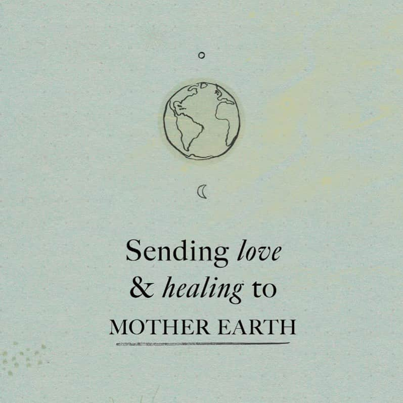 アレックスアンドアニさんのインスタグラム写真 - (アレックスアンドアニInstagram)「Our lungs and hearts hurt over the wildfires in the Amazon, which produce 20% of the world’s oxygen. Breathe deep – and send healing vibes to South America. We’re all branches on the same tree of life. 💚🌎 #PrayForAmazonia」8月25日 0時25分 - alexandani