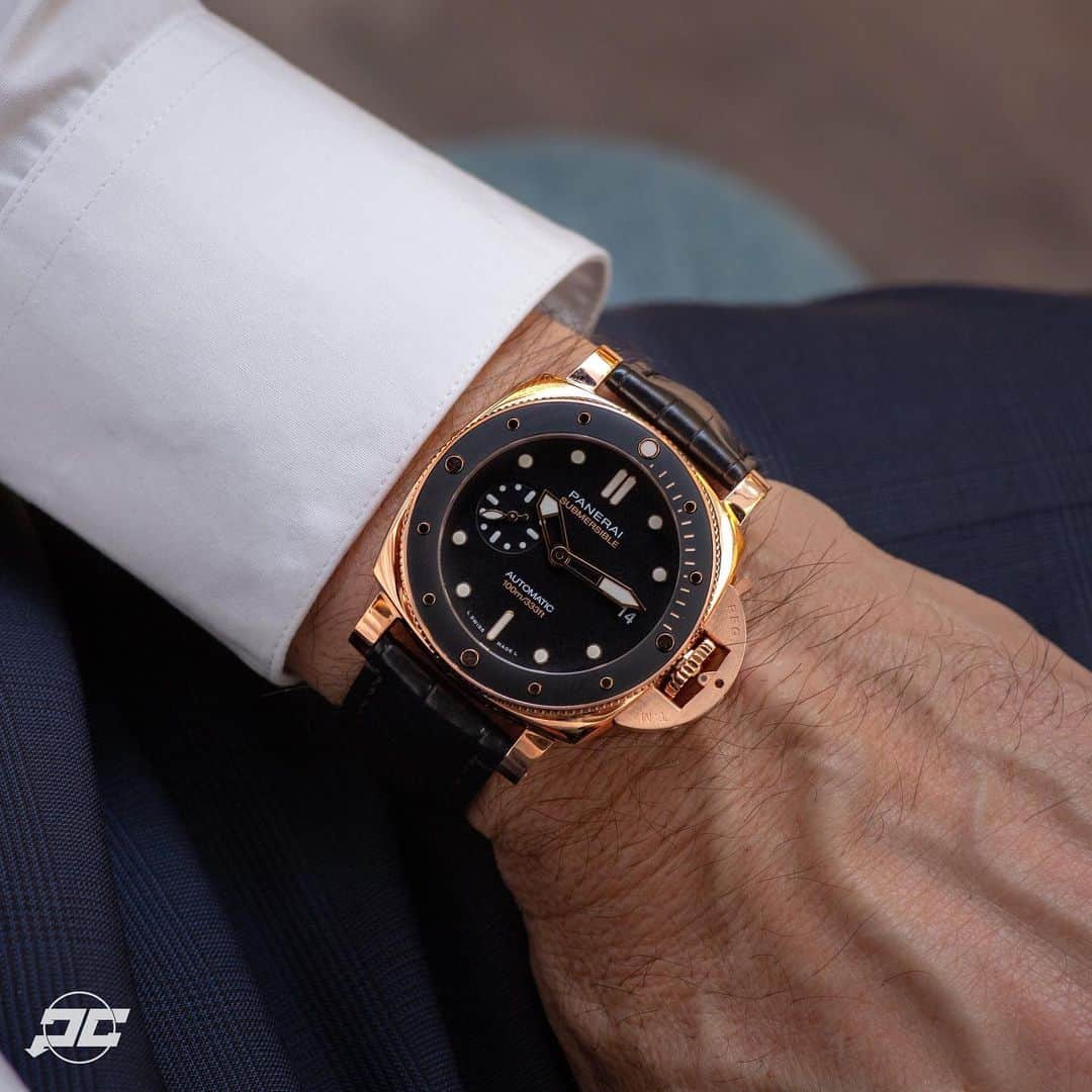 パネライのインスタグラム：「When you want the Submersible but love precious metals. The #Panerai #PAM974 42mm Goldtech with Ceramic Bezel. #PaneraiCentral」
