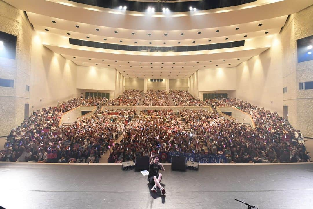 中澤卓也さんのインスタグラム写真 - (中澤卓也Instagram)「今日は長岡市立劇場にて「中澤卓也コンサート故郷から全国へ」を開催！めちゃめちゃ盛り上がって、余韻がやばい。笑 楽しすぎる時間でした、お客様、スタッフ、全ての皆様に感謝！ブログも読んでね👍 #長岡市立劇場 #コンサート #最高すぎ #余韻がやばい #感謝 #茜色の恋 #中澤卓也」8月25日 1時11分 - takuya_nakazawa.118