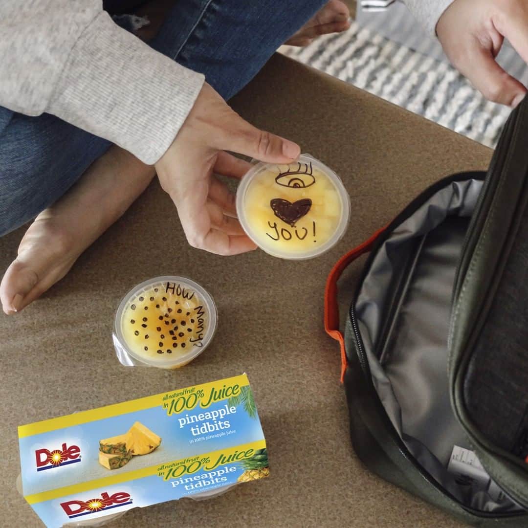 Dole Packaged Foods（ドール）のインスタグラム：「It’s important to encourage learning and creativity as the kids head out of summer and back to school. Try adding a game, or fun emoji code to the top of their #DoleFruitBowls for some lunchtime fun!」