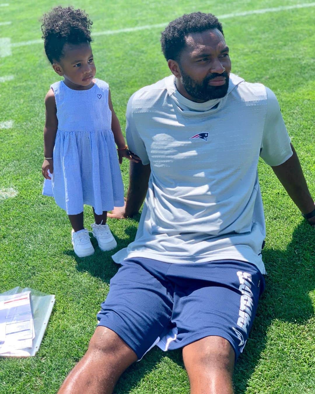 のインスタグラム：「She owns me @mrsmayo51 🤷🏾‍♂️」
