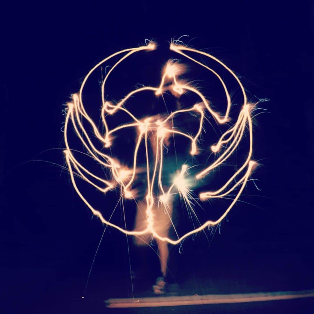 雨宮慶太さんのインスタグラム写真 - (雨宮慶太Instagram)「去年の誕生日の思い出。花火。小西と肘井で〈雨・宮〉の文字。麻聖がガロを描いてくれた。」8月25日 1時48分 - keitaamemiya