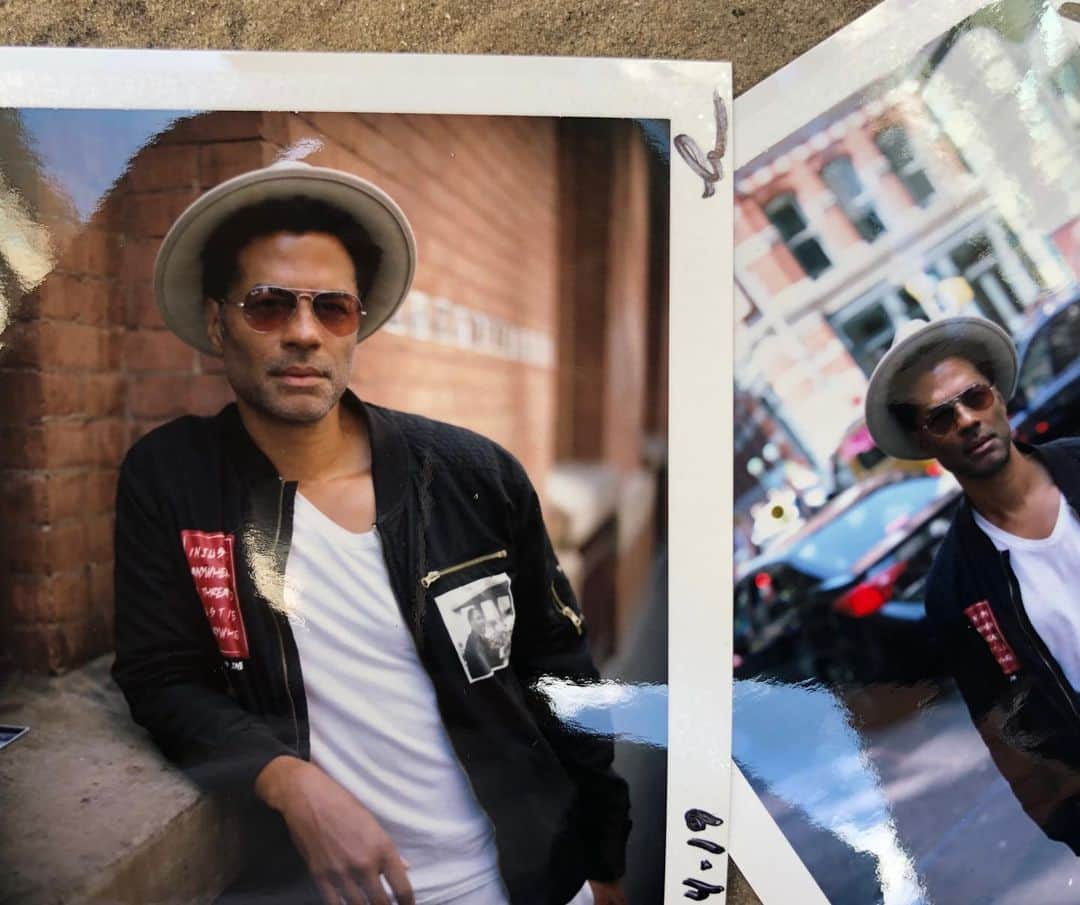 エリック・ベネイさんのインスタグラム写真 - (エリック・ベネイInstagram)「Catching a NY vibe w @jaaphotos #soho #nyc」8月25日 2時04分 - ericbenet