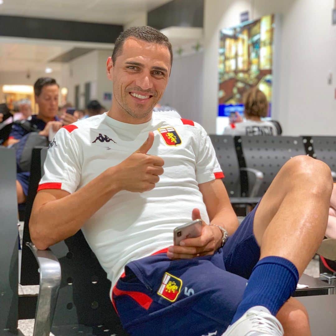 ロムロ・ソウザ・オレステス・カルデイラのインスタグラム：「Let’s go!!! Si parte per la prima di @seriea 2019/2020. Genova ✈️ Roma. . #Romulo  #SerieA #SerieATim」