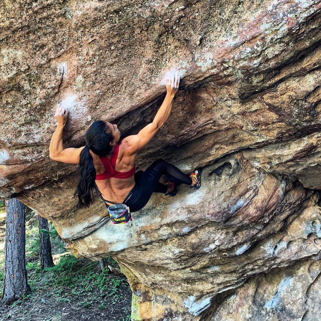 ニーナ・ウィリアムズさんのインスタグラム写真 - (ニーナ・ウィリアムズInstagram)「Global Climbing Day - a celebration of movement, strength, and aesthetics. Climbing offers so many opportunities for physical and mental improvement, whether you’re in the gym or outside. It’s an accessible sport but it still takes time and money to commit to. Not everyone has those resources. On #GlobalClimbingDay, gyms across the nation are offering free access to their facilities. If you’ve been thinking of trying out climbing, today is the day! I’ll be at @brooklynboulders Somerville this evening 👋🏼 Come climb with me! @thenorthface @thenorthface_climb 🙏🏻📸 @courtneyasanders」8月25日 2時39分 - sheneenagins