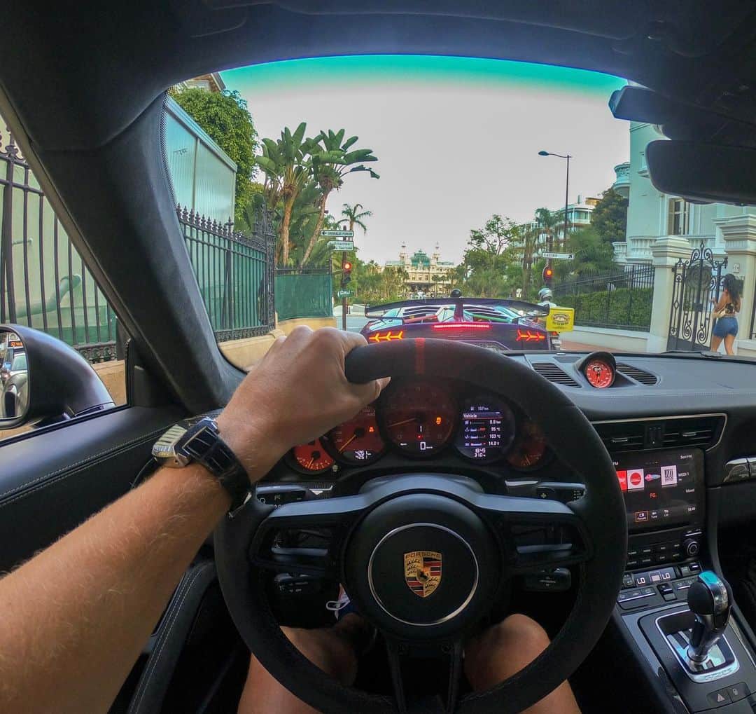 ジェームズ・ロシターのインスタグラム：「Monaco traffic... #GT2RS」