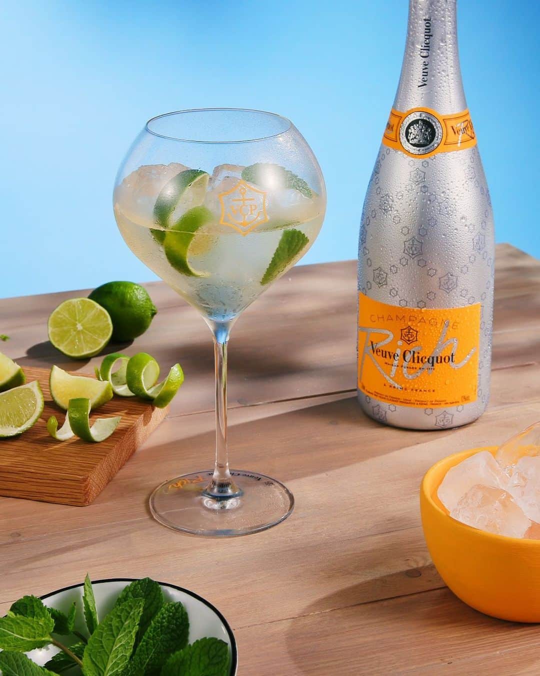 LVMHさんのインスタグラム写真 - (LVMHInstagram)「🌞 Your daily dose of « art de vivre » continues in the midst of summer with our Maisons.  A new ritual: Clicquology Created expressly for mixology, Veuve Clicquot Rich is @VeuveClicquot_ww’s most versatile Champagne designed to allow anyone to create their own playful drinking experience.  Please drink responsibly.  _ #VeuveClicquot # #MoëtHennessy #LVMH #Summer2019 #SummerDays」8月25日 2時43分 - lvmh