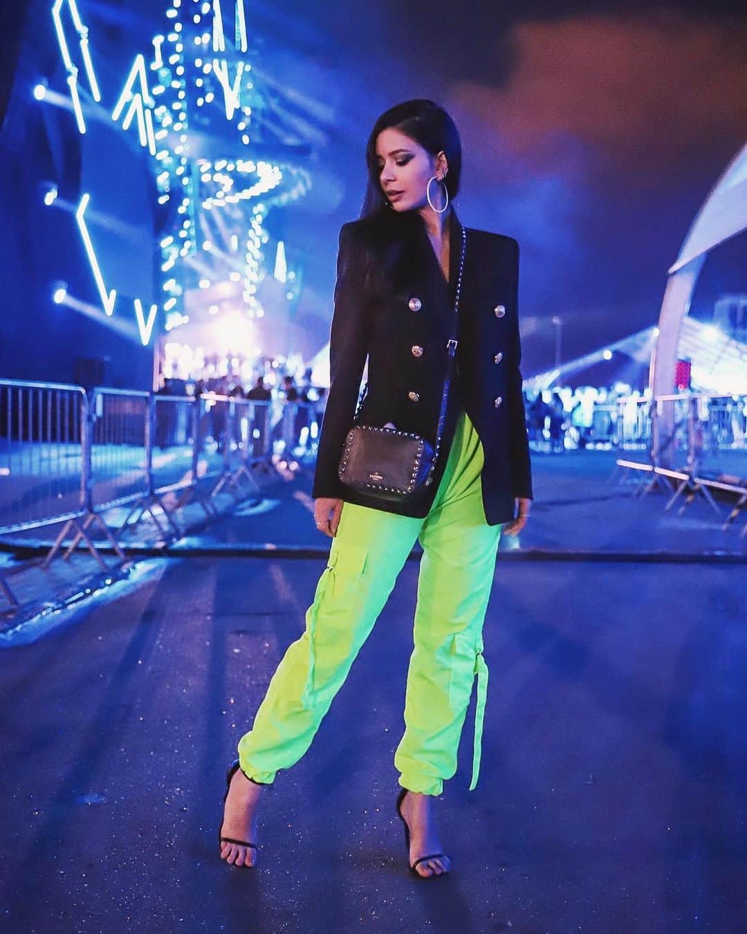 Gabriela Salesのインスタグラム：「Procurando onde deixei minha dignidade kkkk」