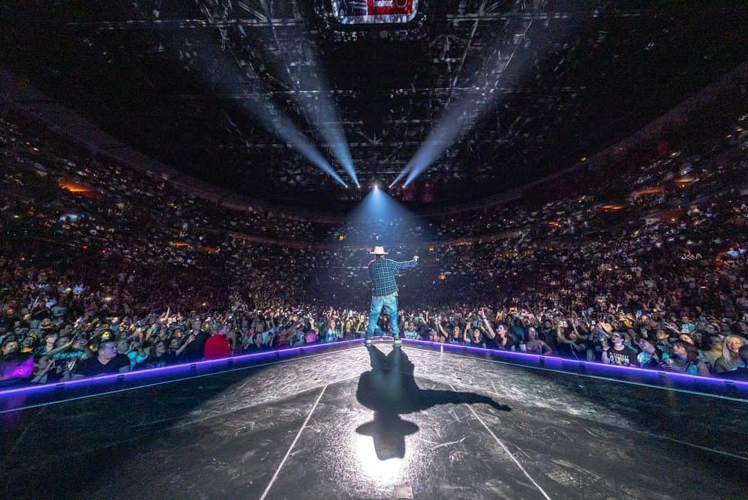 backstreetboysさんのインスタグラム写真 - (backstreetboysInstagram)「Fort Lauderdale you were out of this world! So much love! #BSBFTL #DNAWorldTour」8月25日 3時12分 - backstreetboys