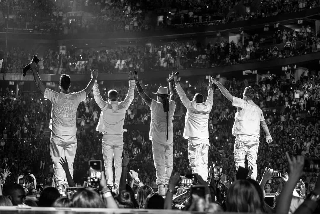 backstreetboysさんのインスタグラム写真 - (backstreetboysInstagram)「Fort Lauderdale you were out of this world! So much love! #BSBFTL #DNAWorldTour」8月25日 3時12分 - backstreetboys