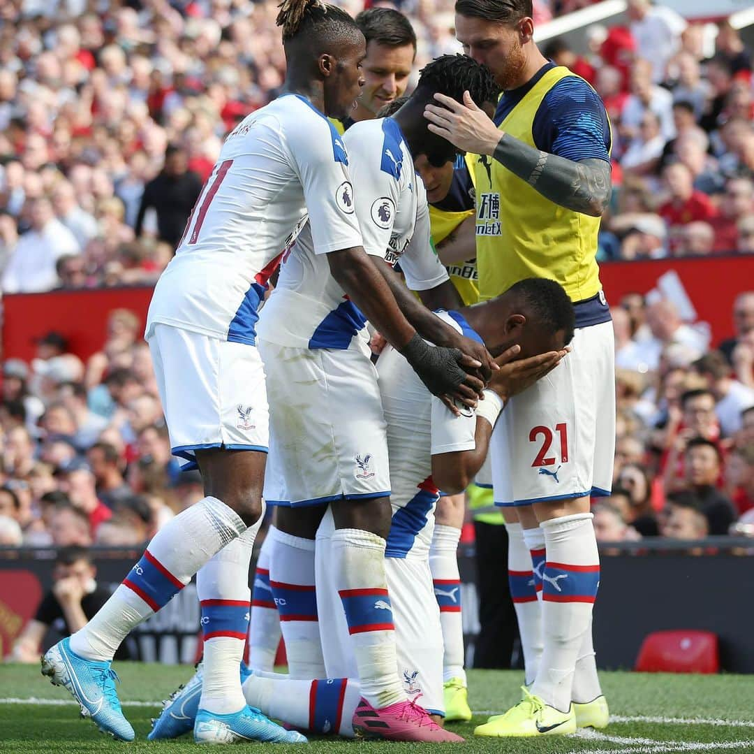 ジェフ・シュルップさんのインスタグラム写真 - (ジェフ・シュルップInstagram)「First ever win for @cpfc against Man united in the @premierleague !! What a great result! 🔵🔴」8月25日 3時06分 - jeffreyschlupp