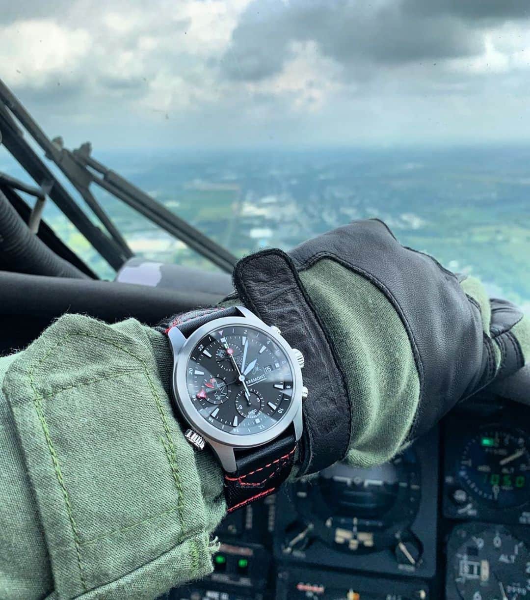 のインスタグラム：「Did you know? ⠀ The @bremontmilitary team here create bespoke timepieces for military squadrons and specialised communities around the world. ⠀ .⠀ .⠀ #BremontMilitary #cockpit #wristshot #pilotwatch #pilot #Military」