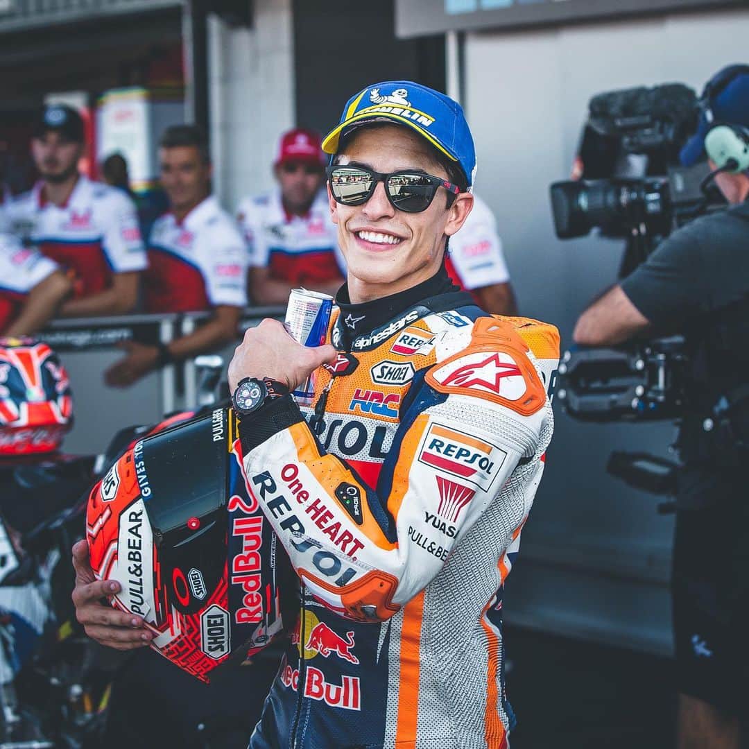 レプソル・ホンダのインスタグラム：「😎」