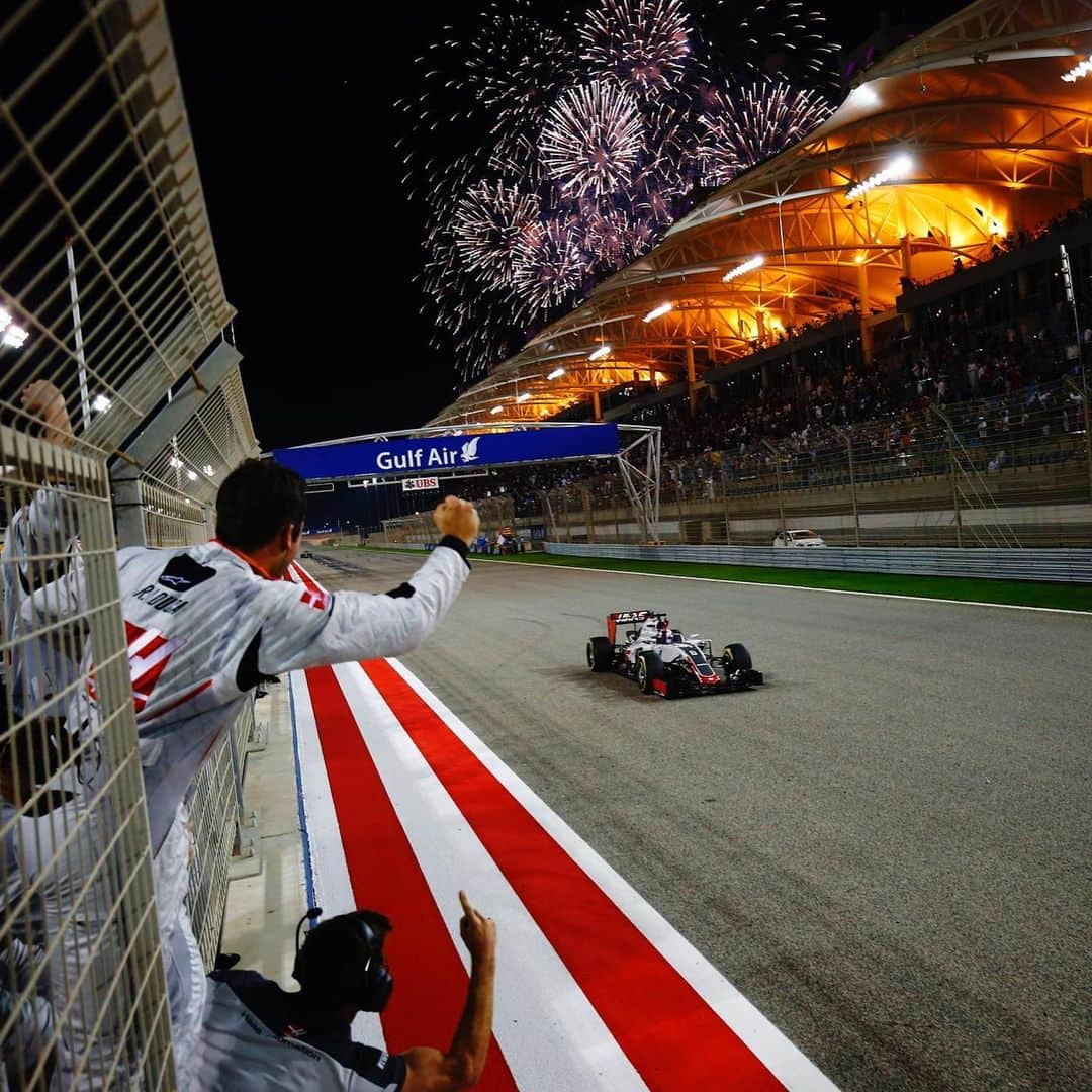 ロマン・グロージャンさんのインスタグラム写真 - (ロマン・グロージャンInstagram)「2016, first season with @HaasF1Team! We got five points finishes in that season. But where did we score our best finish and what position was it? Answer correctly for a chance to win a pair of my 2019 @haasf1team racing gloves or 2018 mini helmets. Winner to be selected at the end of the summer break! 📷 Motorsport image」8月25日 3時31分 - grosjeanromain