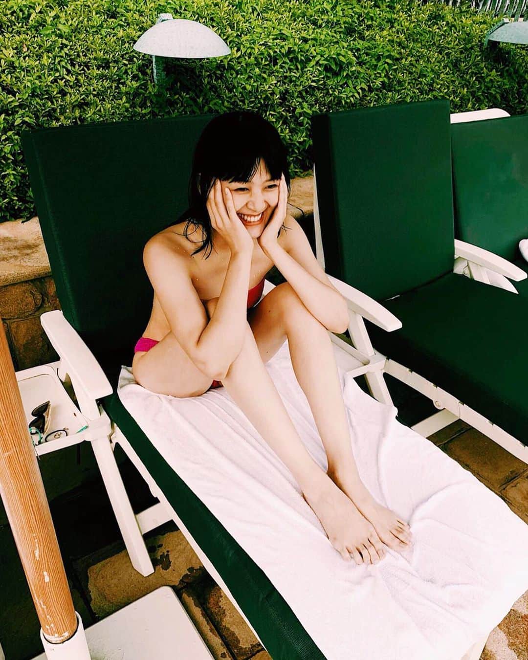 新井貴子さんのインスタグラム写真 - (新井貴子Instagram)「Summer vibes🌞🌈 . 夏が終わる前にひと泳ぎ🏊🏻‍♂️💜」8月25日 3時25分 - kikoarai