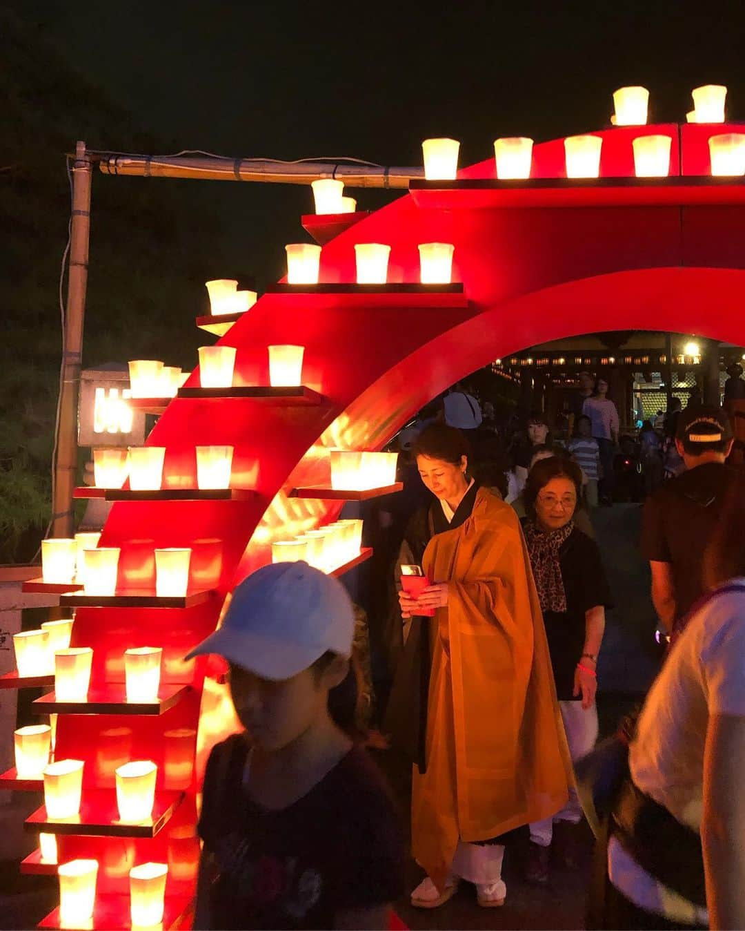 雨月衣さんのインスタグラム写真 - (雨月衣Instagram)「今夜は観音様が夢に出てきそう おやすみなさい  #白衣観音 #高崎観音 #ろうそく祭り #万灯会」8月25日 3時33分 - ugetsukoromo